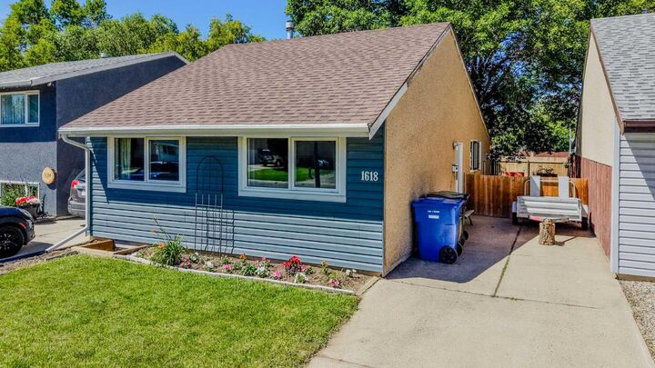 Property Photo:  1618 St. George Road N  AB T1H 5A1 