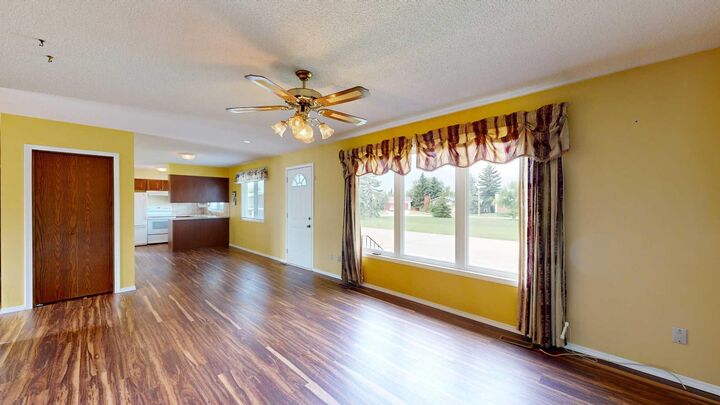 Property Photo:  4111 61 Street  AB T4K 1H1 