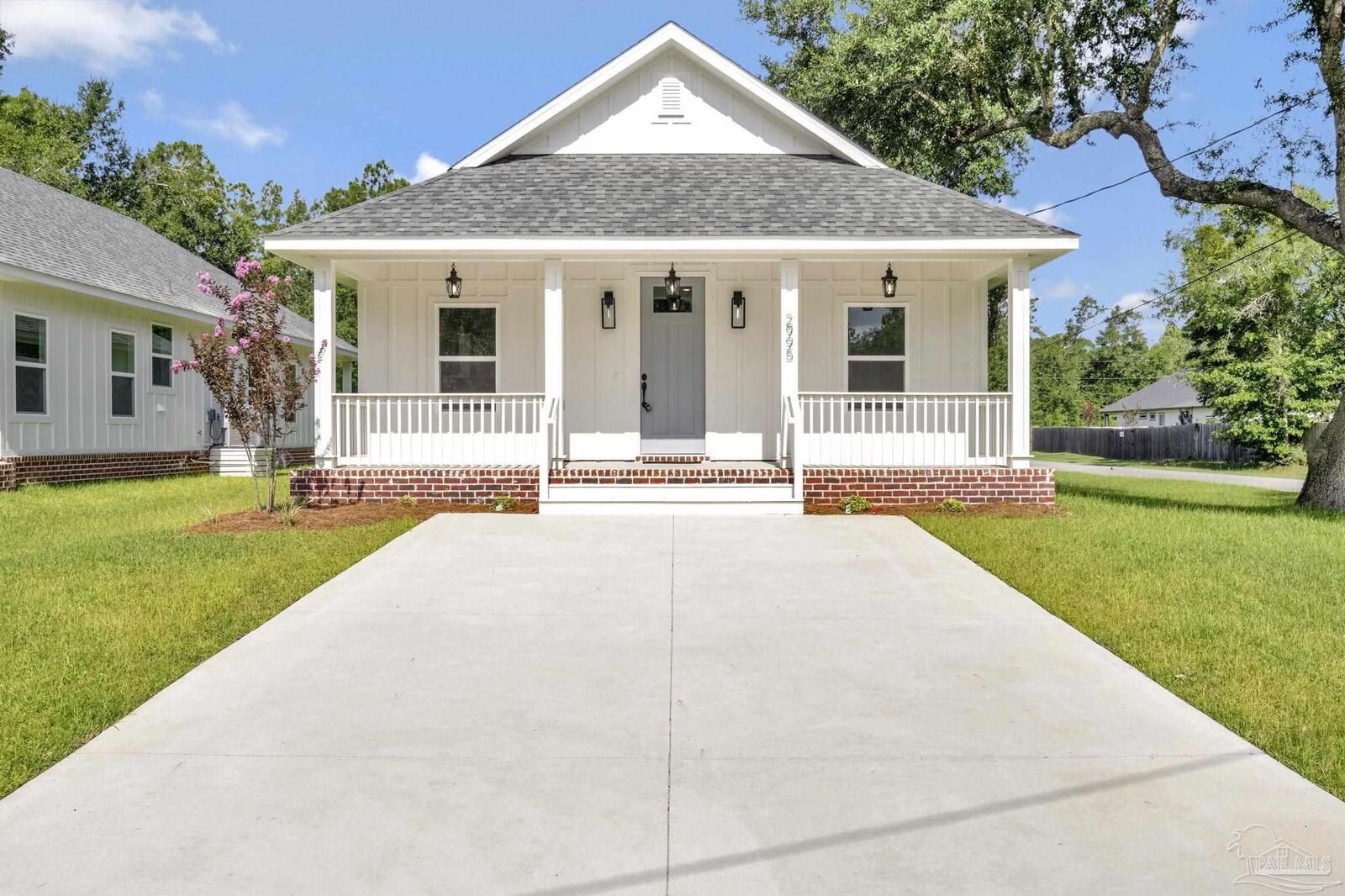 Property Photo: 2995 N 13th Ave FL 32583