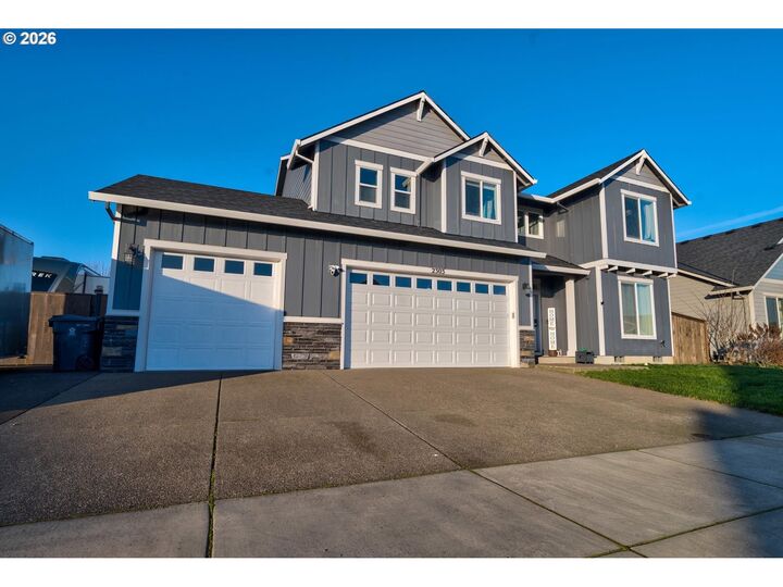 Property Photo: 2303 NE Deciduous Ave OR 97321