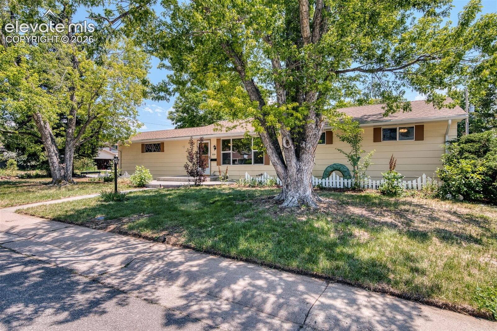 Property Photo: 8584 E Briarwood Place CO 80112