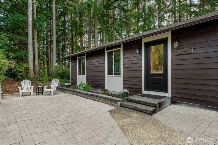 Property Photo: 940 Hillandale Drive E WA 98366