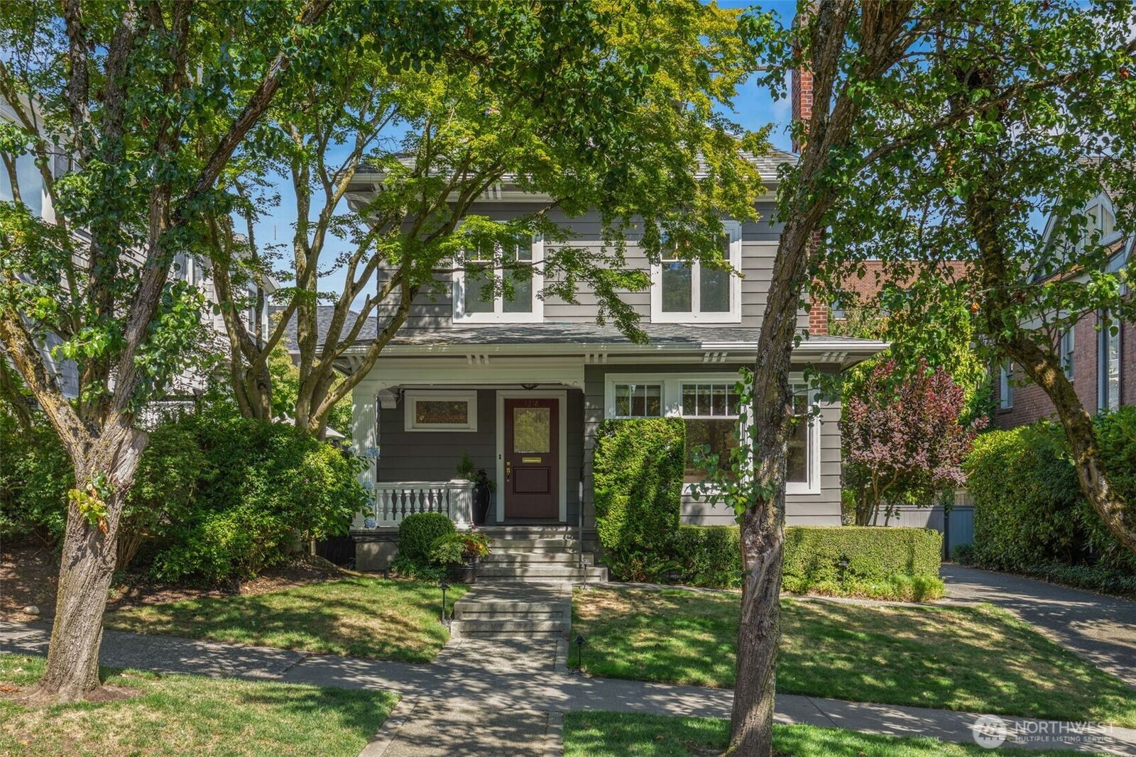 Property Photo:  1218  3rd Avenue W  WA 98119 