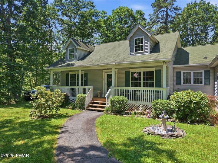 Property Photo: 804 Waxwing Court PA 18428