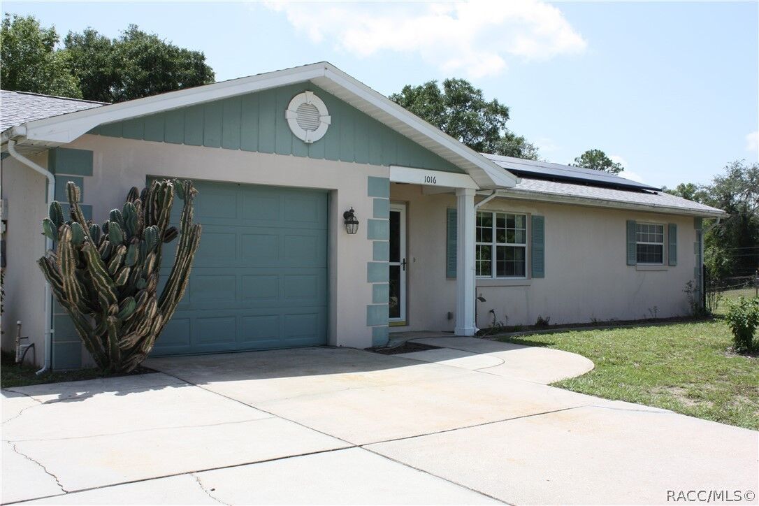 Property Photo:  1016 Carnegie Drive  FL 34450 