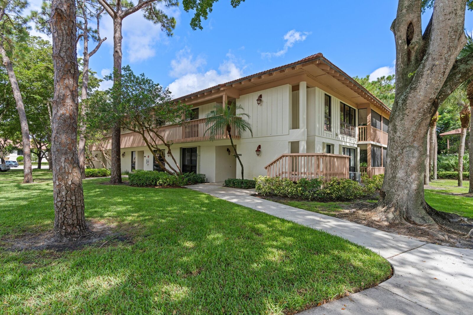 Property Photo: 200 Brackenwood Terrace FL 33418