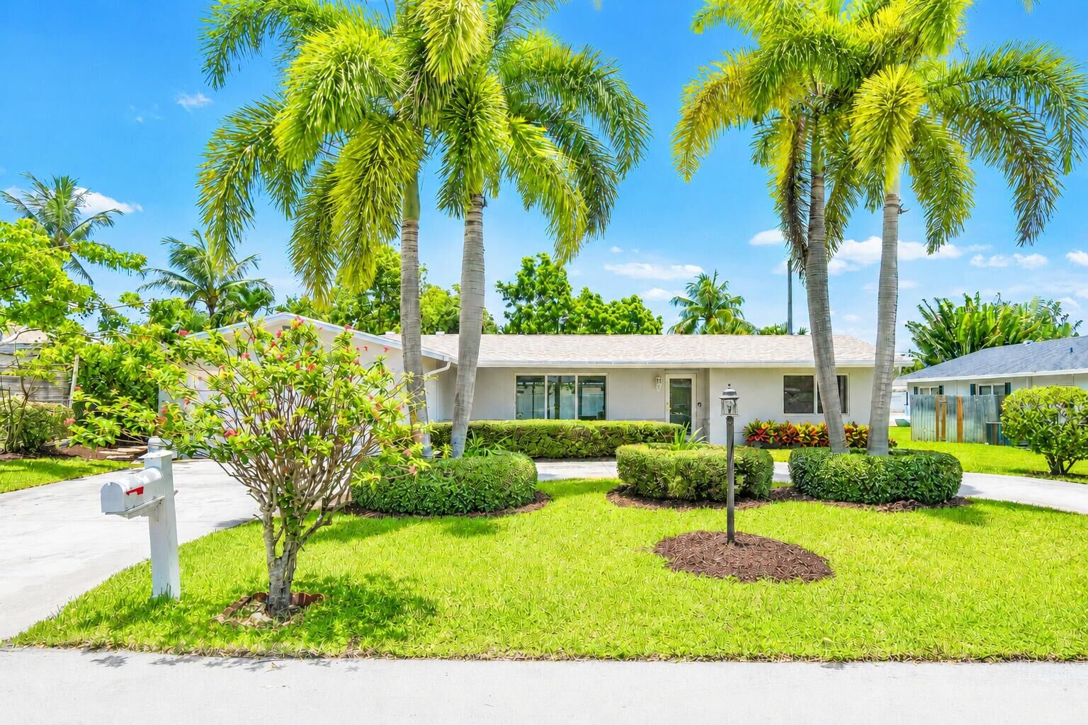 Property Photo: 723 SW 27th Terrace FL 33435