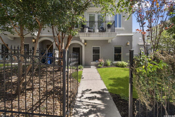 Property Photo:  215 E Mulberry Ave  TX 78212 