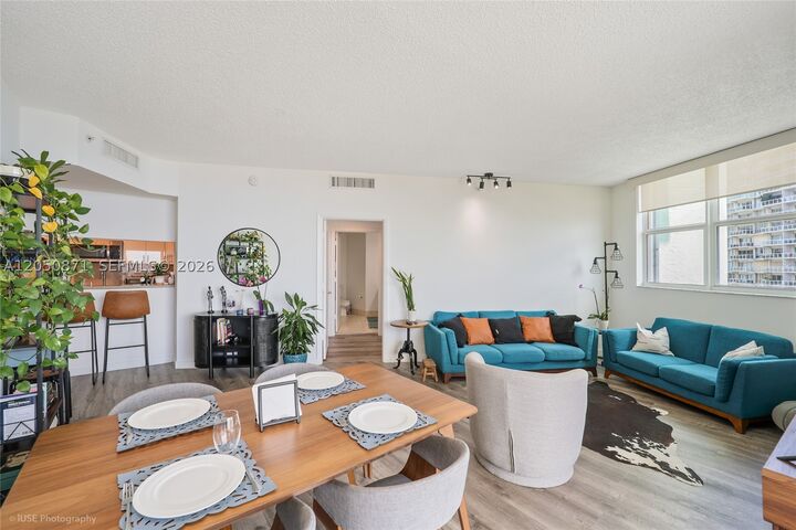 Property Photo:  2475 Brickell Ave 1107  FL 33129 