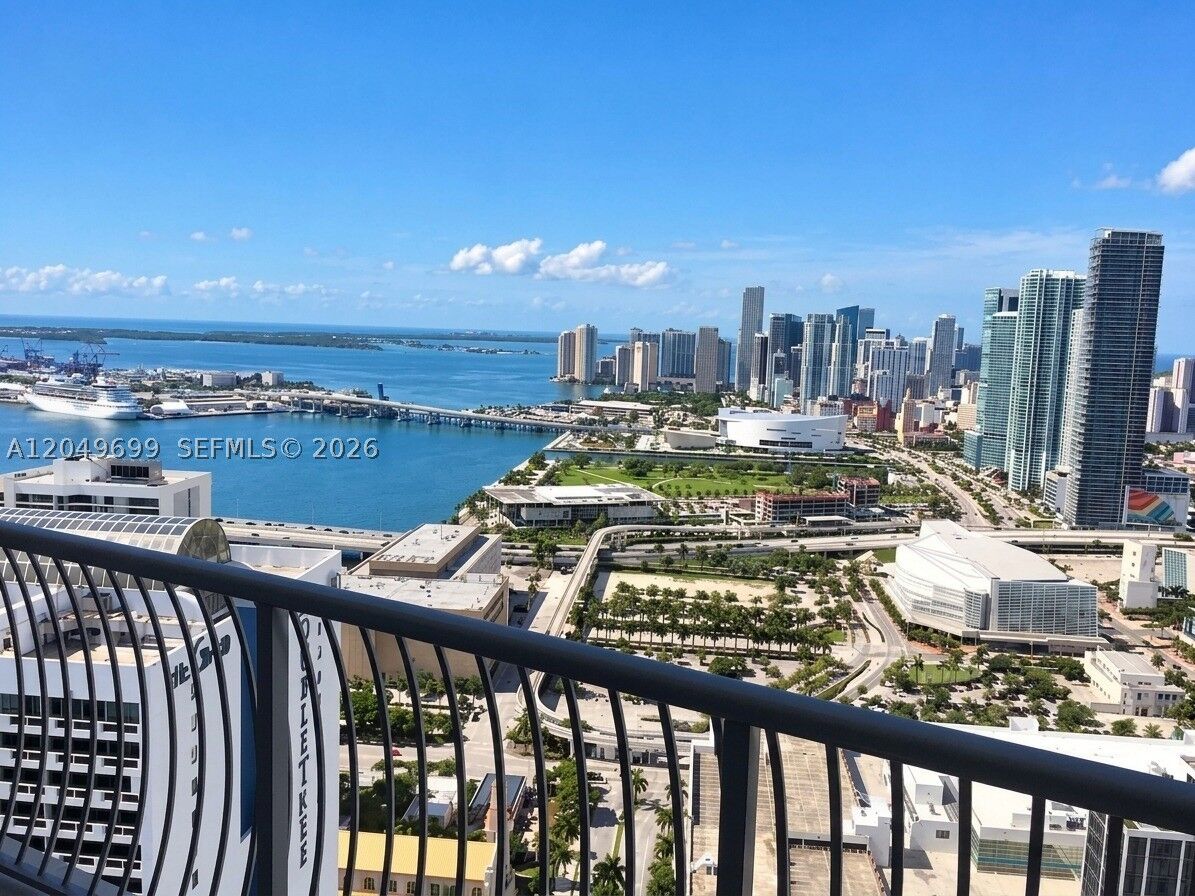Property Photo:  1750 N Bayshore Dr 4912  FL 33132 
