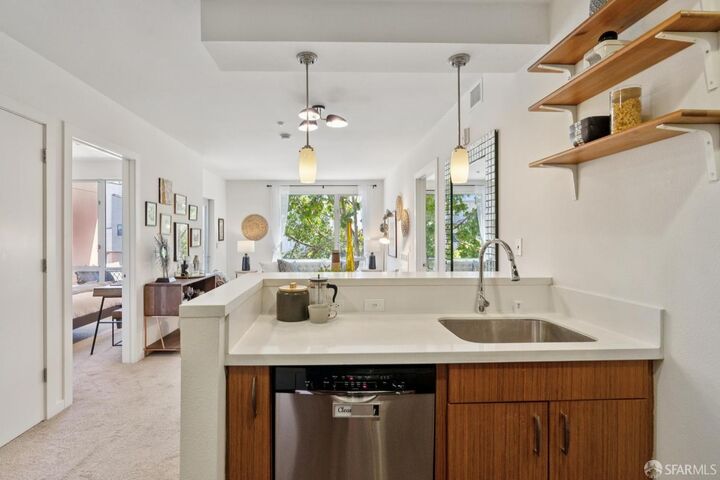 Property Photo:  555 Bartlett Street 206  CA 94110 