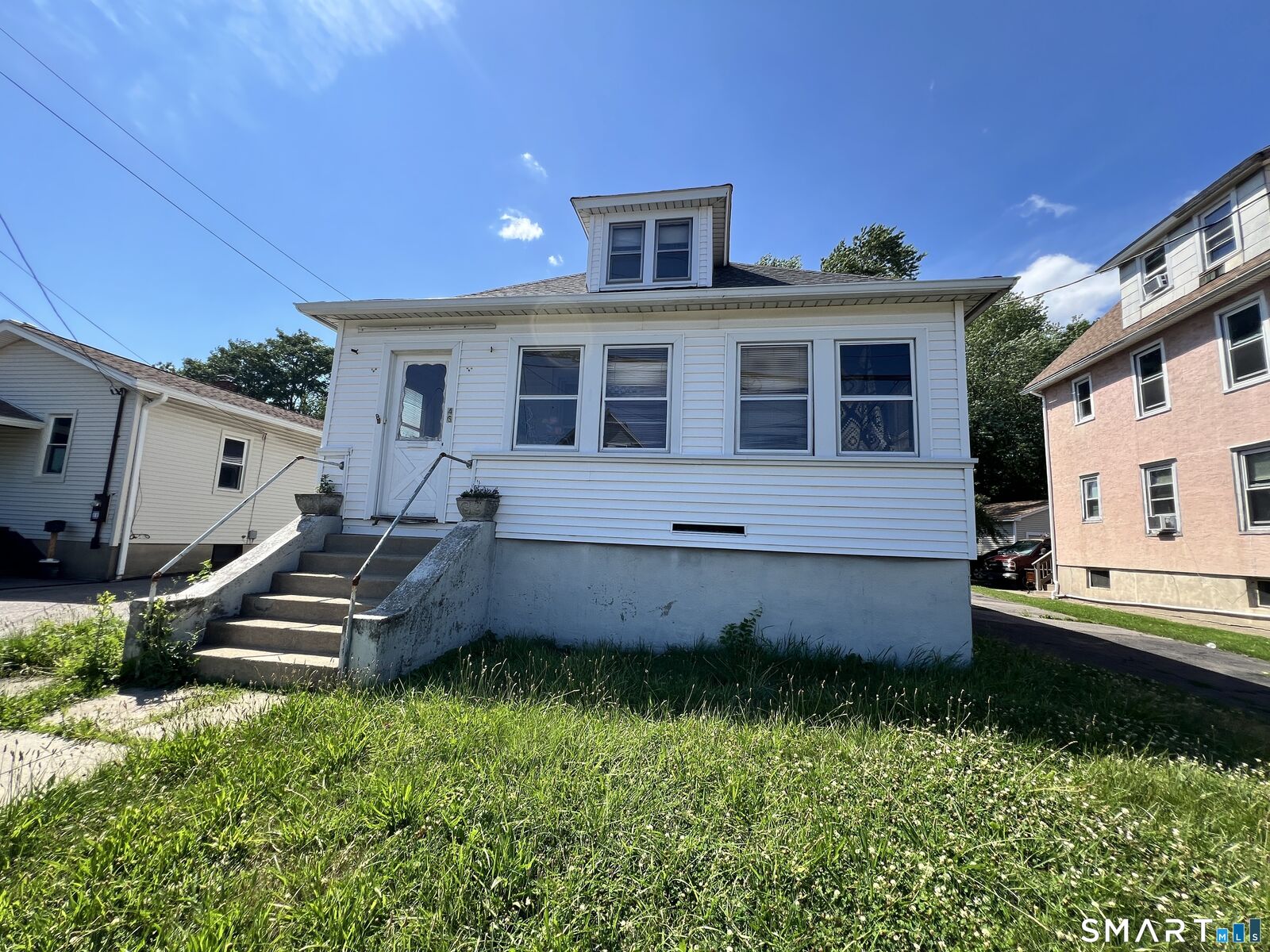 Property Photo:  46 Arlington Street  CT 06606 