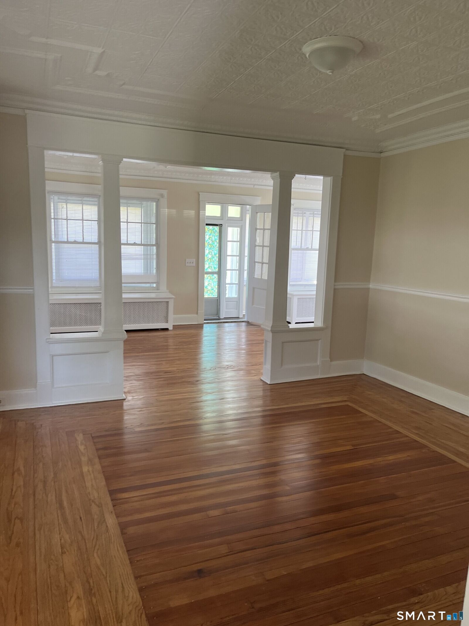 Property Photo:  