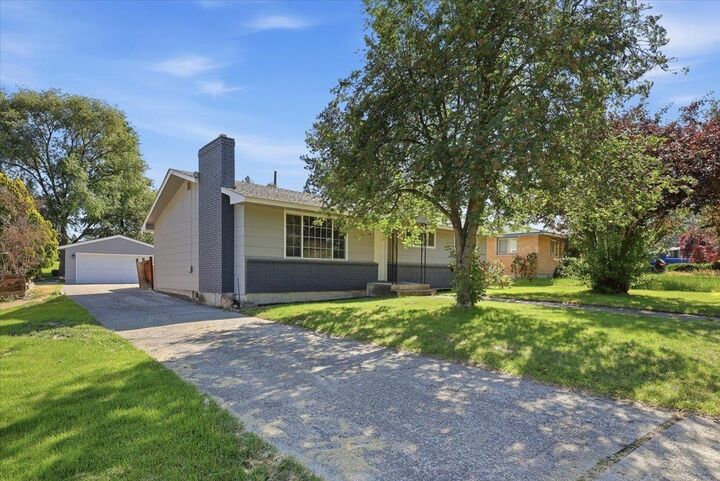Property Photo: 724 W Carolina Way WA 99208