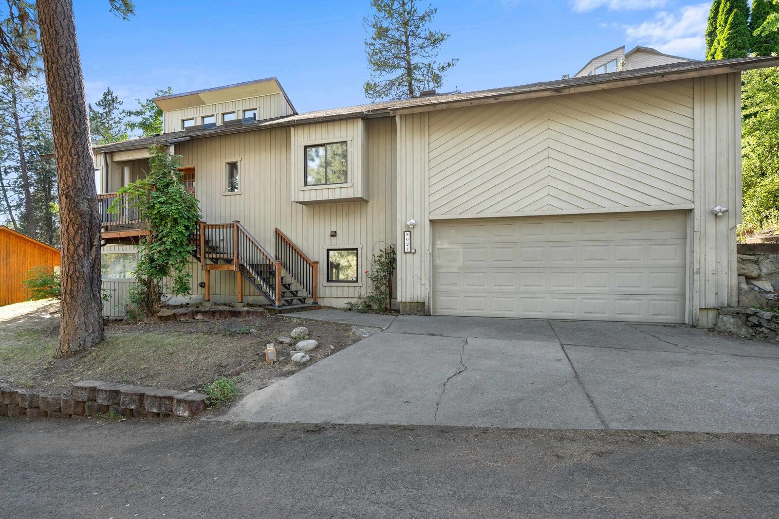 Property Photo: 8027 E Elde Dr WA 99212