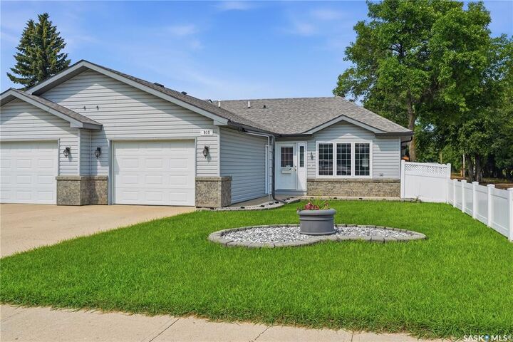 Property Photo: 910 1st Street W SK S0H 0B0