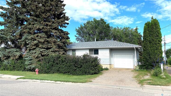 Property Photo: 2800 1st Avenue E SK S6V 2C8