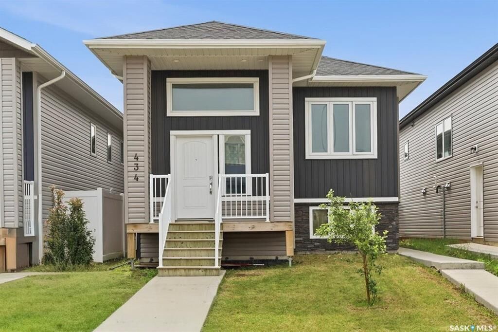 Property Photo:  434 McArthur Crescent  SK S7L 6Y3 