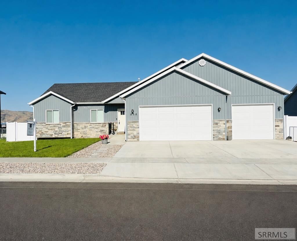 Property Photo:  1158 Dolostone  ID 83201 