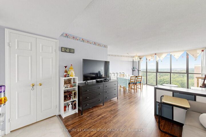 Property Photo:  1230 Marlborough Court W 1106  ON L6H 3K6 