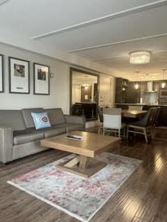Property Photo: 9 Harbour Street E 5100-5102 ON L9Y 5C5