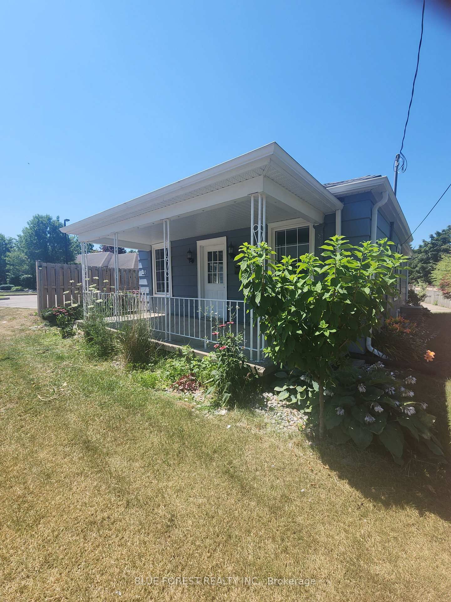 Property Photo:  206 Caradoc Street S  ON N7G 2P1 