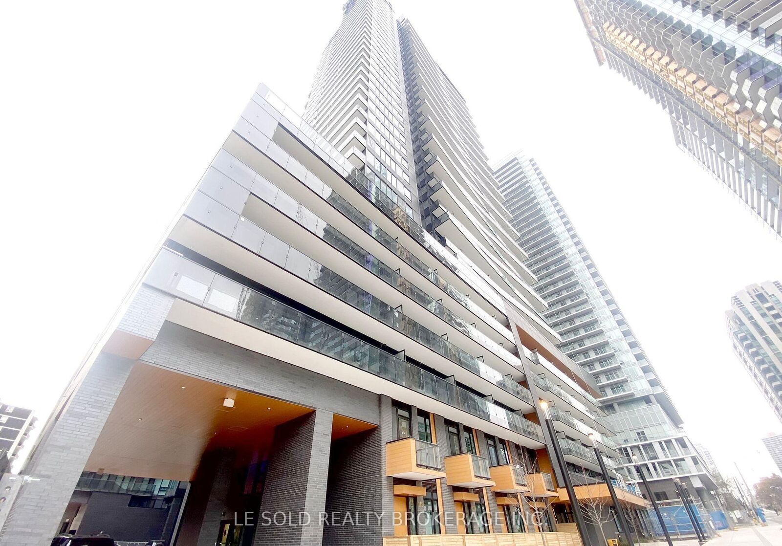 Property Photo: 127 Broadway Avenue 711 Room#1 ON M4P 1V4