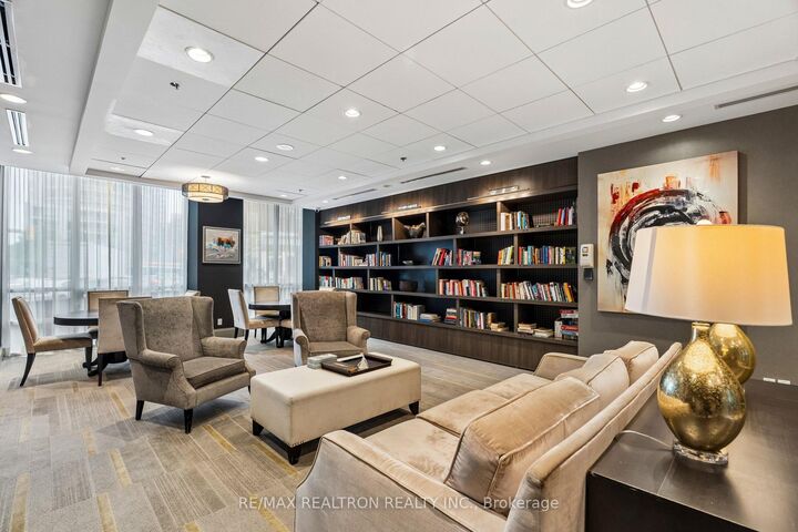 Property Photo:  825 Church Street 3102  ON M4W 3Z4 