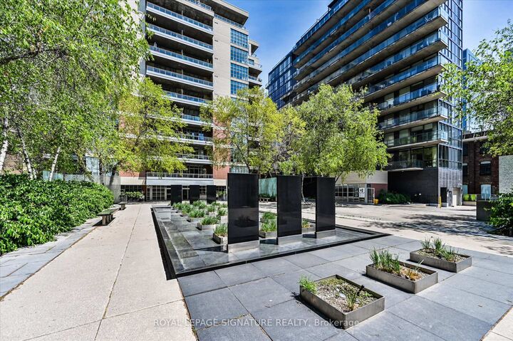 Property Photo: 399 Adelaide Street W 420 ON M5V 1S4