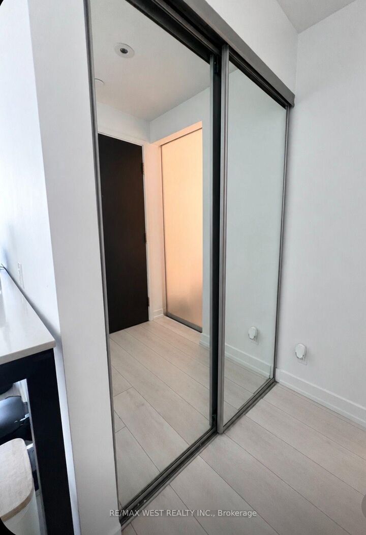 Property Photo:  39 Mary Street 1703  ON L4N 1S9 