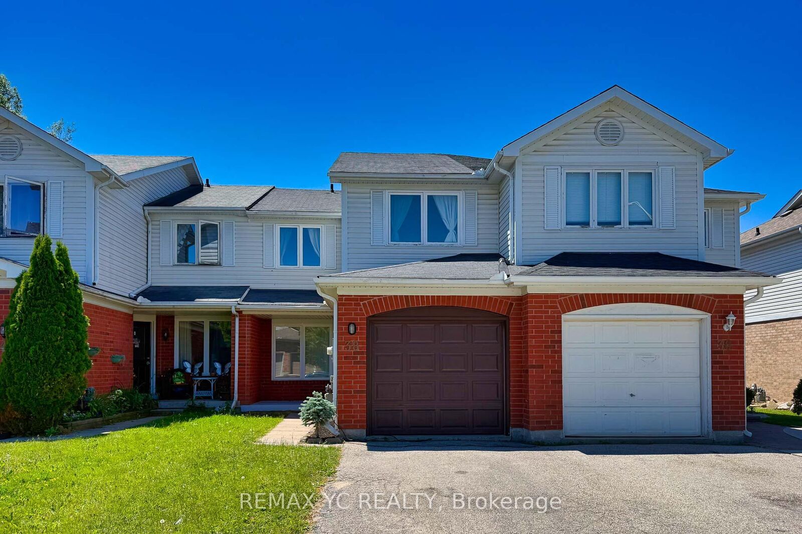 Property Photo: 38 Pickett Crescent ON L4N 8B8