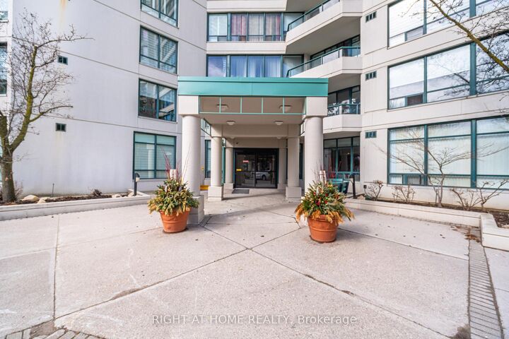 Property Photo: 120 Promenade Circle 711 ON L4J 7W9