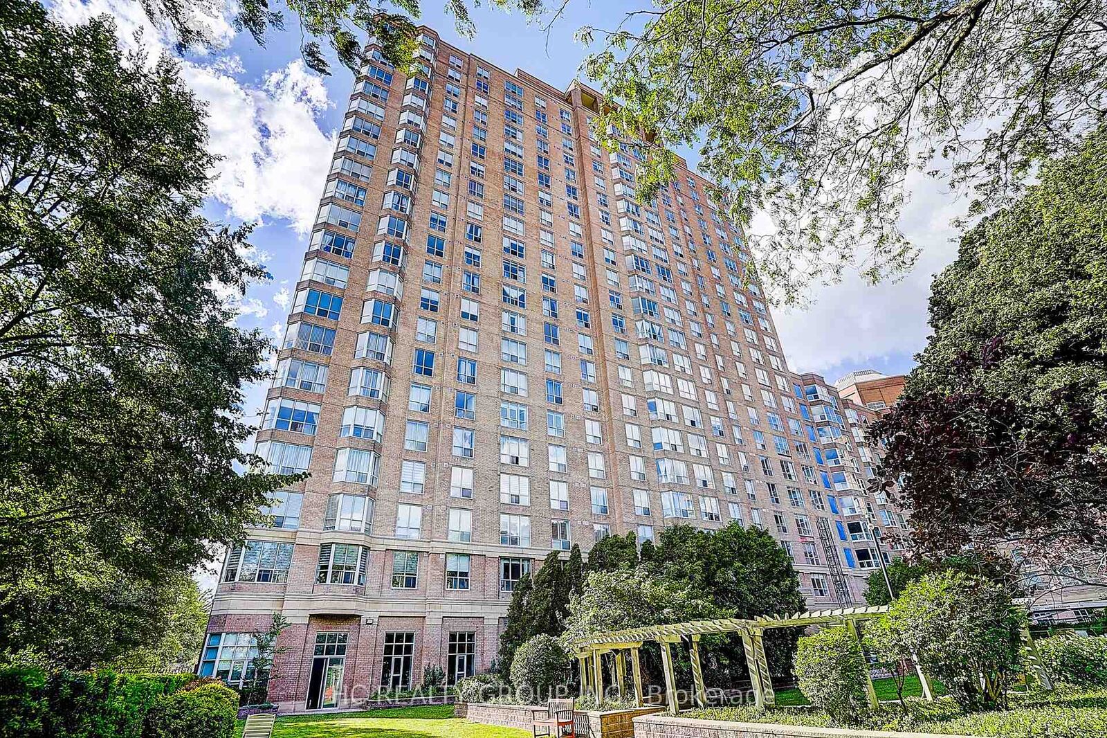 Property Photo:  21 Overlea Boulevard 1602  ON M4H 1P2 