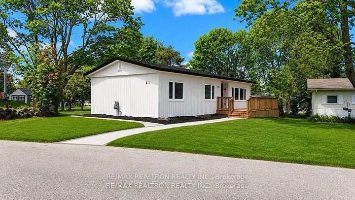 Property Photo:  41 Trefoil Drive N  ON L9S 1P7 