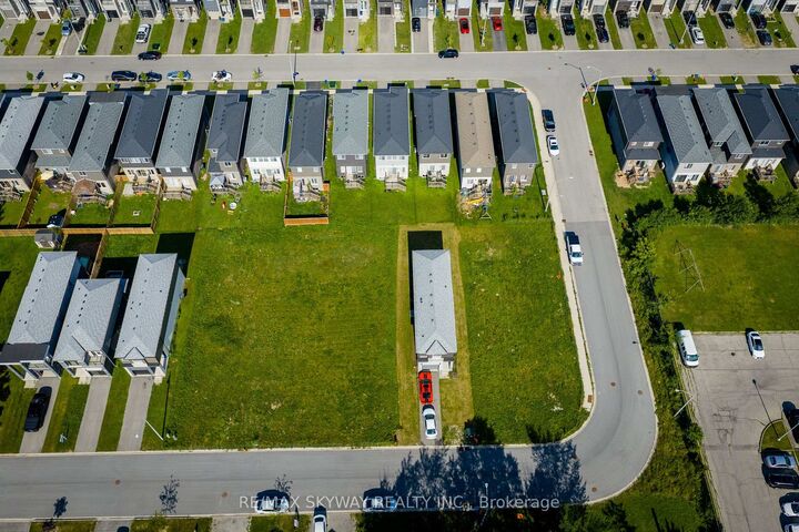 Property Photo:  209 Iva Street  ON L3C 3B9 