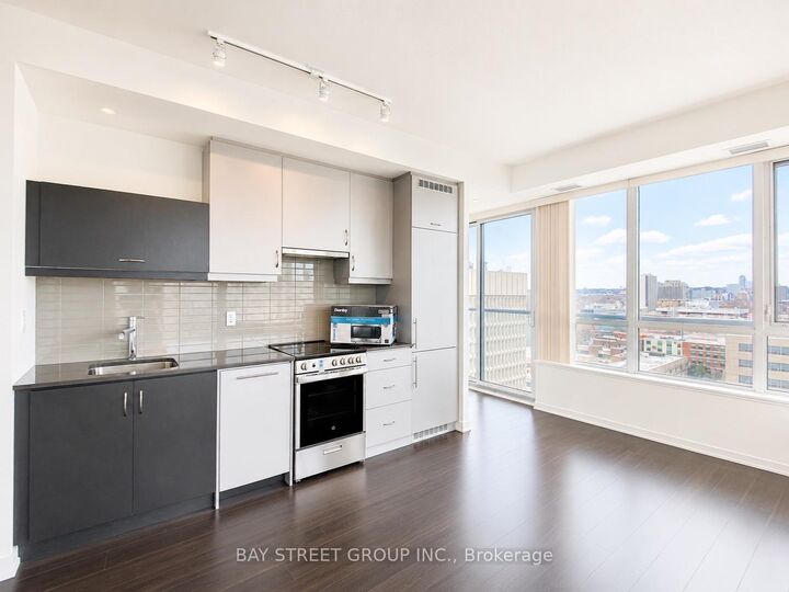 Property Photo:  181 Huron Street 1607  ON M5T 0C1 