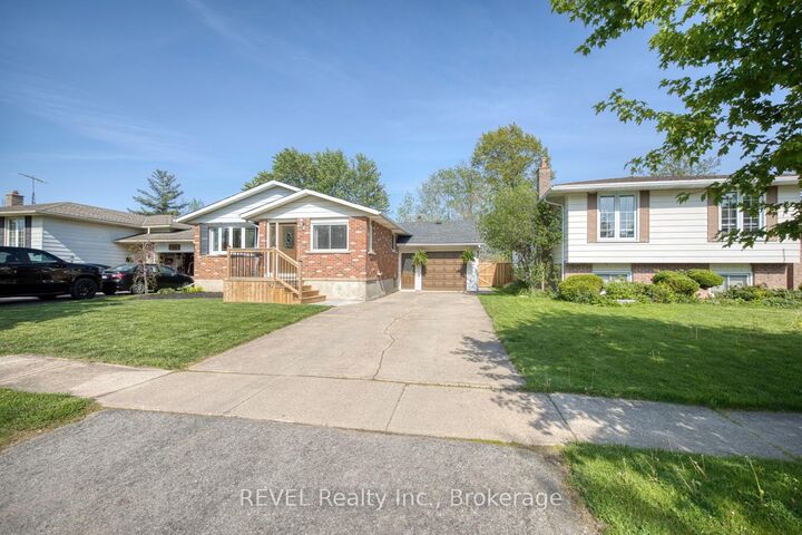 Property Photo:  92 Royal Oak Drive  ON L3C 5V9 