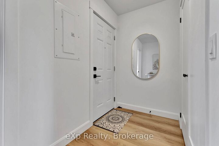 Property Photo: 27 Malcolm Crescent 2 ON N4W 0K3