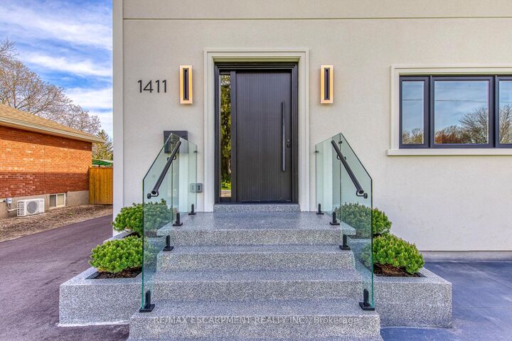 Property Photo: 1411 Mountain Grove Avenue ON L7P 2H1
