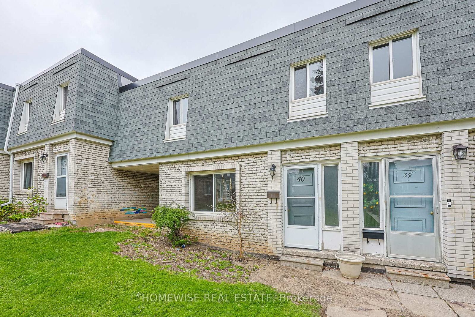 Property Photo:  1350 Winding Trail 40  ON L4Y 2T8 