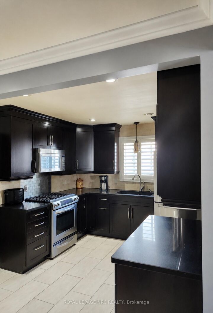 Property Photo: 7689 Trackview Street ON L2H 2Z6