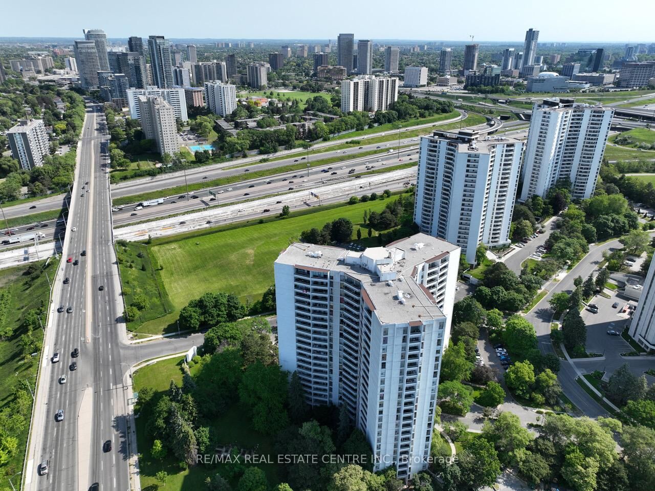 Property Photo:  150 Graydon Hall Drive 1502  ON M3A 3B3 