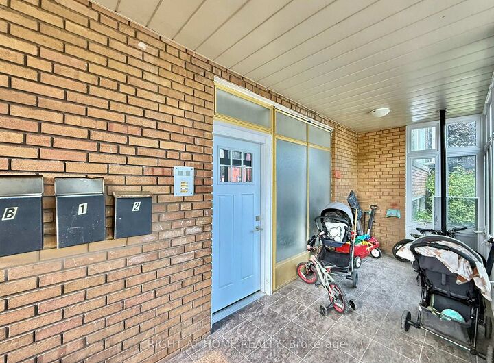 Property Photo: 20 Belvidere Avenue 3 ON M6C 1P5