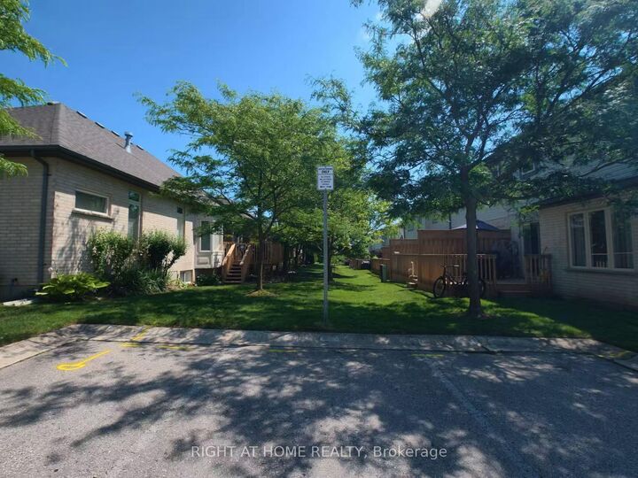 Property Photo:  505 Blue Jay Drive 75  ON N5X 4K7 