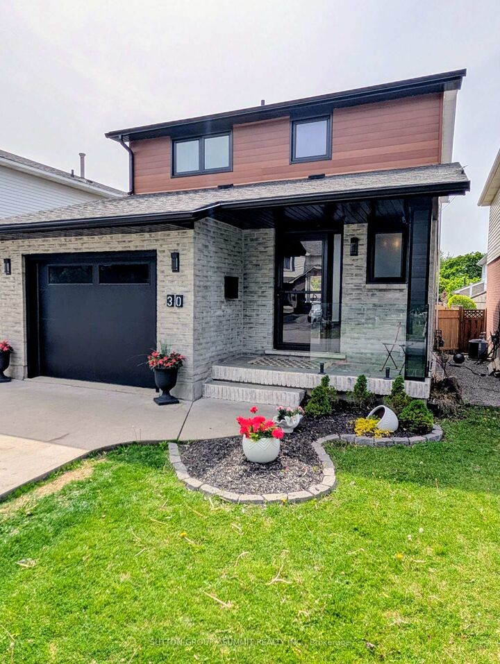 Property Photo:  30 Buchanan Crescent  ON L2V 4M5 