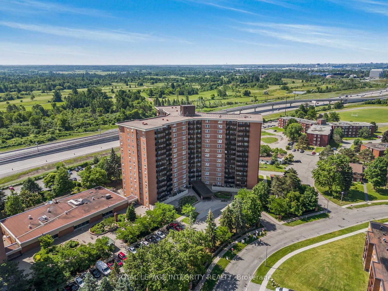 Property Photo: 2000 Jasmine Crescent 1110 ON K1J 8K4