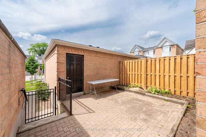 Property Photo:  1570 Richmond Street 7  ON N6G 4W1 