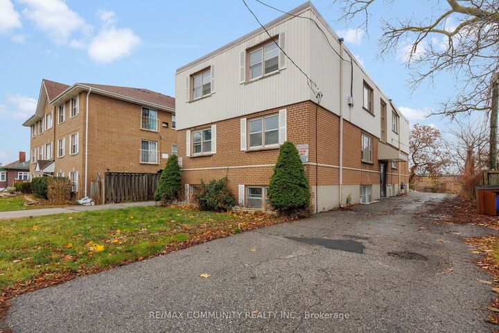 Property Photo:  383 Buena Vista Avenue B3  ON L1J 2M6 