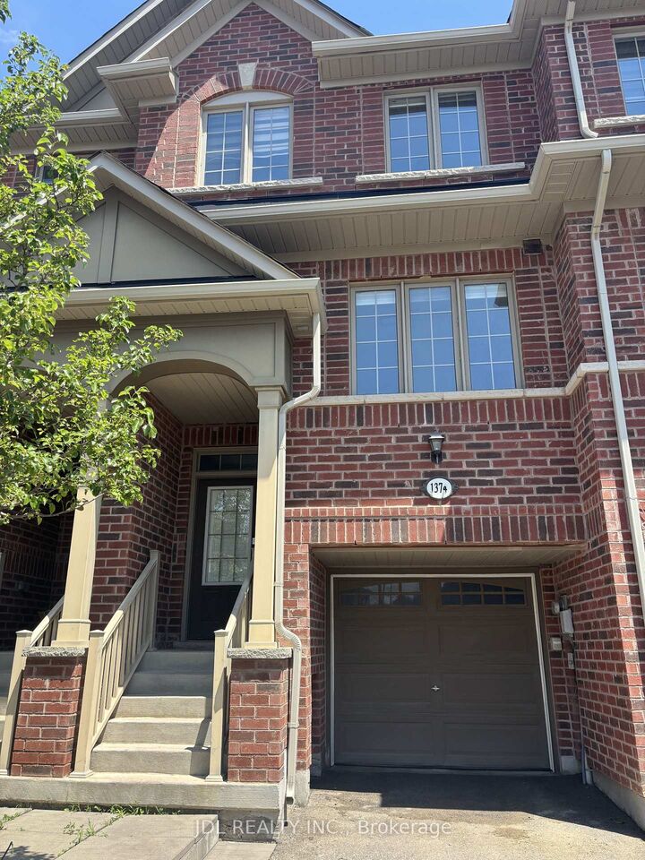 Property Photo:  1374 Granrock Crescent  ON L5V 0E1 