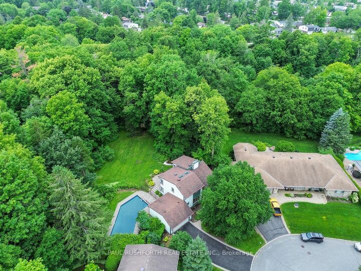 Property Photo:  33 Camwood Crescent  ON K2H 7X1 